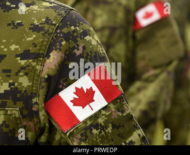 Kanada Aufnäher Fahnen auf Soldaten arm Stockfoto