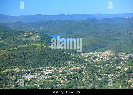 Ansicht von oben oben Le Val du Tignet et le Lac de Saint Cassien, 06, Var, Cote d'Azur, PACA, Stockfoto