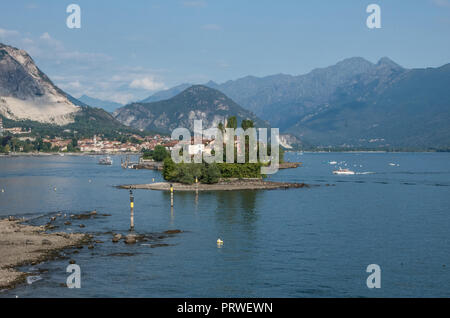 Isola dei Pescatori, Fisherman Island in Lago Maggiore, die Borromäischen Inseln, Stresa, Piemont Italien, Europa. View form Isola Bella Insel. Stockfoto