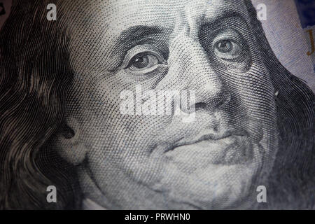 Der banjamin Franklin Gesicht auf Dollar schließen Hinweis Stockfoto