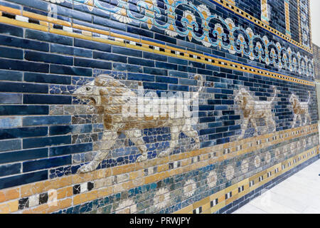 Von Ischtar-tor von Babylon Detail, jetzt in Pergamon Museum in Berlin rekonstruiert Stockfoto