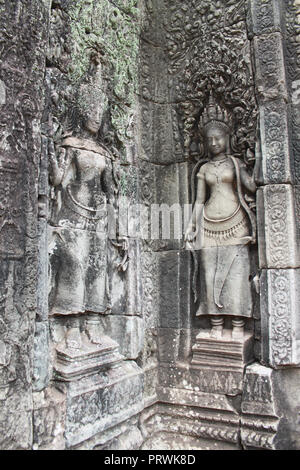 Wände der alten Angkor Thom Angkor Bayon Tempel in der Gegend, in der Nähe von Siem Reap, Kambodscha, Asien. Buddhistische Kloster aus dem 12. Jahrhundert. Stockfoto