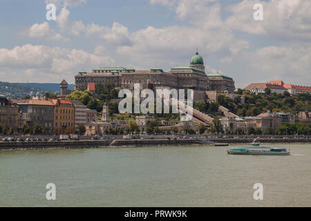 Blick auf die Budaer Burg, der historischen Royal Palace in Budapest, Ungarn, Osteuropa. Stockfoto