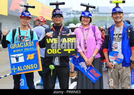 Stadt Suzuka, Japan. 4. Oktober 2018, Suzuka International Racing Course, Suzuka City, Japan; in Japan, Formel 1 Fahrer Ankünfte und Pressekonferenz; Japanische Alonso Formel 1 Fans Credit: Aktion Plus Sport Bilder/Alamy leben Nachrichten Stockfoto