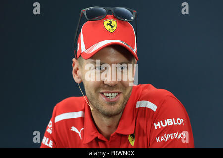 Stadt Suzuka, Japan. 4. Oktober 2018, Suzuka International Racing Course, Suzuka City, Japan; in Japan, Formel 1 Fahrer Ankünfte und Pressekonferenz; Scuderia Ferrari, Sebastian Vettel Quelle: Aktion Plus Sport Bilder/Alamy leben Nachrichten Stockfoto