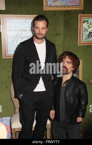 Los Angeles, Kalifornien, USA. 4. Oktober 2018. Jamie Dornan, Peter Dinklage 10/04/2018 Die Los Angeles Premiere von 'My Abendessen mit Herve' bei Paramount Studios in Los Angeles, CA Foto von Izumi Hasegawa/HollywoodNewsWire.co Credit statt: Hollywood News Wire Inc./Alamy leben Nachrichten Stockfoto