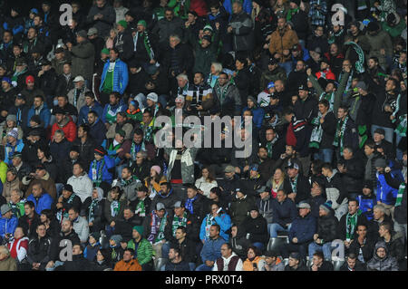 FK Jablonec Fußball-Fans während der UEFA Europa League Fußball Match zwischen FK Jablonec und FC Dynamo Kiew, in Jablonec nad Nisou, Tschechische Republik, am 4. Oktober 2018 gesehen. (CTK Photo/Radek petrásek) Stockfoto