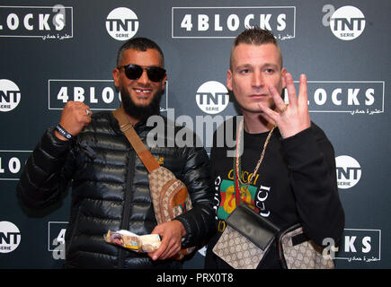 04 Oktober 2018, Berlin: Die Rapper LX (r) und Gringo (l) auf dem roten Teppich für die Premiere der zweiten Staffel von den TNT-Serie '4 Blocks'. Foto: Jens Büttner/dpa-Zentralbild/dpa Stockfoto