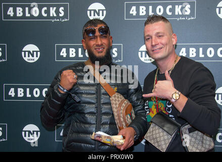 04 Oktober 2018, Berlin: Die Rapper LX (r) und Gringo (l) auf dem roten Teppich für die Premiere der zweiten Staffel von den TNT-Serie '4 Blocks'. Foto: Jens Büttner/dpa-Zentralbild/dpa Stockfoto