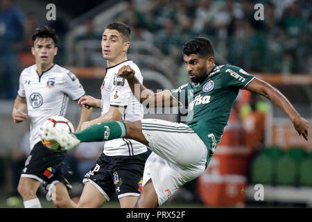 Sao Paulo, Brasilien. Okt, 2018 03. Thiago Santos während des Spiels zwischen Palmeiras vs Colo-Colo (CHI), die durch die Copa Libertadores 2018 validiert, in der Allianz Parque Stadion in Sao Paulo. Palmeiras gewinnen 2-0. Credit: Thiago Bernardes/Pacific Press/Alamy leben Nachrichten Stockfoto