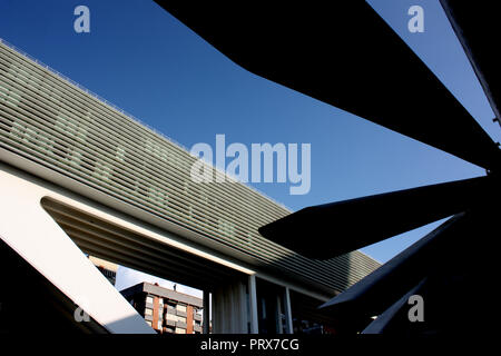 El Palacio de Exposiciones y Congresos oder den Palast des Kongresses in Oviedo in Spanien, die von Santiago Calatrava. Stockfoto