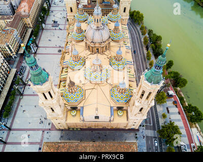 Dom der Basilika Unserer Lieben Frau von der Säule Antenne Panoramaaussicht, Zaragoza Stadt in der Region Aragonien in Spanien Stockfoto