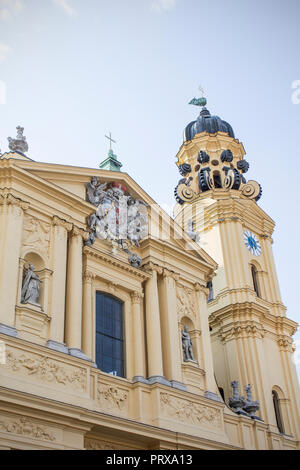 München, Deutschland - 05.12.2018: die barocke Theatinerkirche St. Cajetan oder Theatinerkirche, Bayern Stockfoto