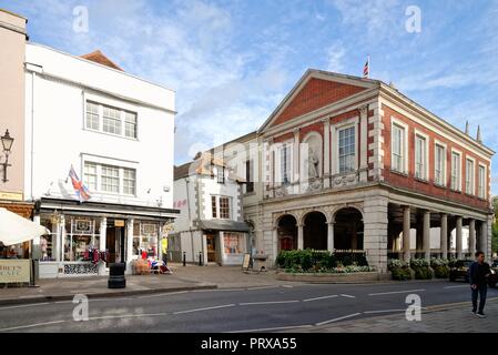 Die Windsor Rathaus, Stadthalle, und das Krumme Haus, Windsor Berkshire England Großbritannien Stockfoto