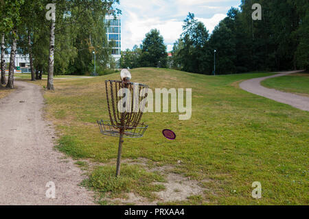 Frisbee Disc in die Luft zu fliegen, Helsinki, Finnland Stockfoto