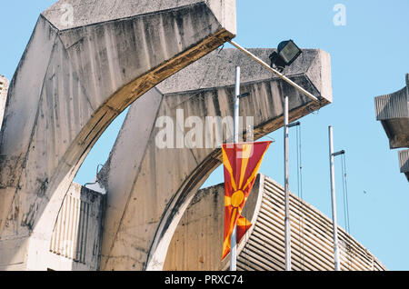 Detail der Central Post Office (erbaut 1982, Architekt Janko Konstantinov), Skopje, Republik Mazedonien, September 2018 Stockfoto