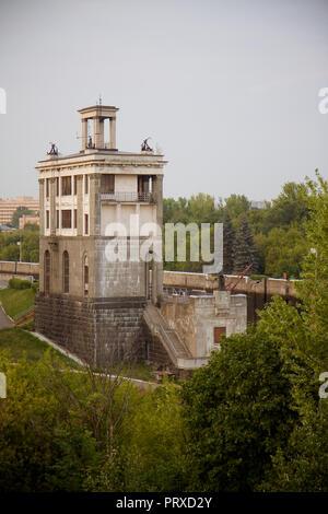 Februar 2010, Russland - Schlösser auf dem Moskauer Kanal, zwischen 1932 und 1937 mit 200.000 Zwangsarbeiter errichtet und bietet für etwa die Hälfte der Mosco Stockfoto