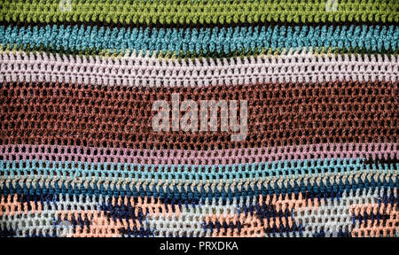 Mehrfarbig gestrickt gemütliche Textur closeup Hintergrund, das Konzept der Vielfalt Stockfoto
