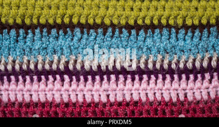 Mehrfarbig gestrickt gemütliche Textur closeup Hintergrund, das Konzept der Vielfalt Stockfoto