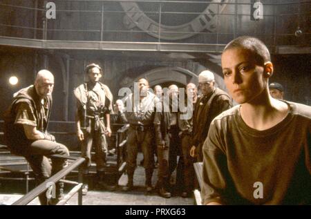 Sigourney Weaver und der Besetzung der 'Alien 3'. Weber spielt der Charakter Ellen Ripley. Datum: 1992 Bild von Credit: LMK/MediaPunch Ref: LMK11-LIB 113-080305 Untertitel: 9. März 2005 Credit: LMK/MediaPunch Stockfoto