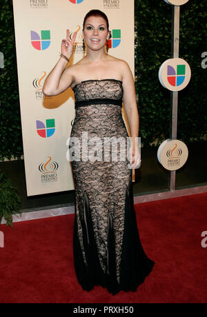 Olga Tanon kommt auf dem Roten Teppich vor dem "Premio Lo Nuestro Award Show, an der American Airlines Arena in Miami, Florida am 23. Februar 2006. Stockfoto