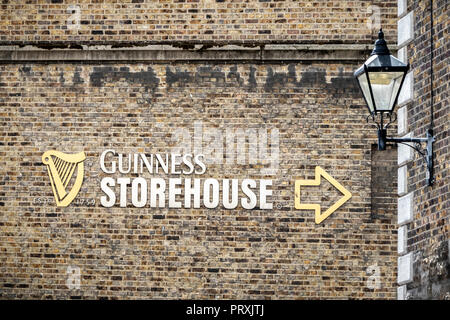 Guinness Storehouse Zeichen auf der Mauer. Stockfoto