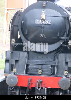 Nahaufnahme der vorderen von Lokomotive 35006 in feinen grünen Lackierung auf der Gloucestershire Warwickshire Steam Railway Stockfoto