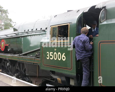 Nahaufnahme der Lokomotive 35006 in feinen grünen Lackierung auf der Gloucestershire Warwickshire Steam Railway Stockfoto