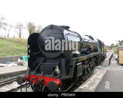 Nahaufnahme der Lokomotive 35006 in feinen grünen Lackierung auf der Gloucestershire Warwickshire Steam Railway Stockfoto