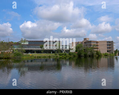 Trent University, Symons Campus, Peterborough, Ontario. Student Center und Bata Bibliothek. Stockfoto