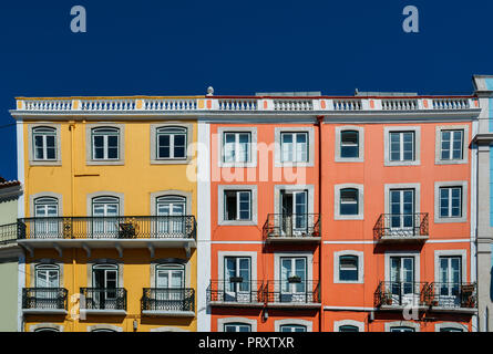 Bunte Fassade der Gebäude in Lissabon, Portugal. Stockfoto