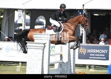 Celebs nehmen an der Hampton Classic Pferdeshow in Bridgehampton Mit: Georgina Bloomberg Wo: Bridgehampton, New York, United States Wenn: 02 Sep 2018: Rob Rich/WENN.com Stockfoto