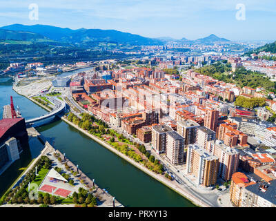 Bilbao Antenne Panoramablick. Bilbao ist die größte Stadt im Baskenland im Norden Spaniens. Stockfoto