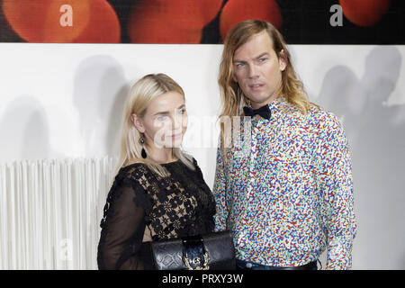 Paris, Frankreich. 2. Okt, 2018. Ira Nekrashevich und Christophe Guillarmé nehmen an der Christophe Guillarmé Fashion Show Frühling/Sommer 2019 Kollektion bei Stockfoto