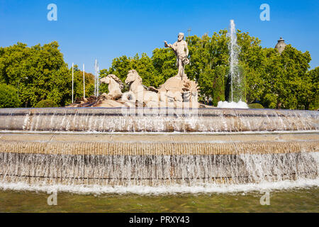 Neptunbrunnen oder Fuente de Neptuno im Zentrum von Madrid, Spanien. Madrid ist die Hauptstadt von Spanien. Stockfoto