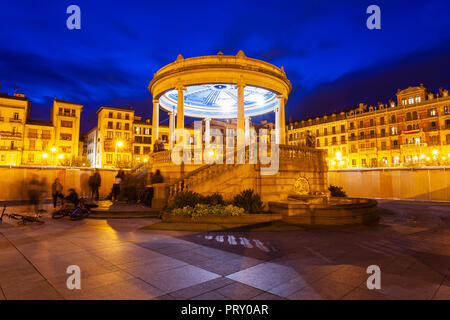 Schlossplatz oder Plaza del Castillo im Stadtzentrum von Pamplona, Navarra Region von Spanien Stockfoto