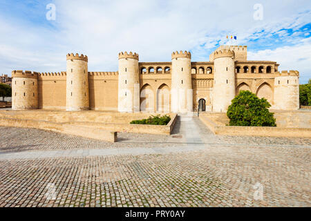 Die Aljaferia Palastes oder Palacio de la Aljaferia ist eine befestigte mittelalterlichen islamischen Palast in der Stadt in der Region Aragonien Zaragoza, Spanien Stockfoto