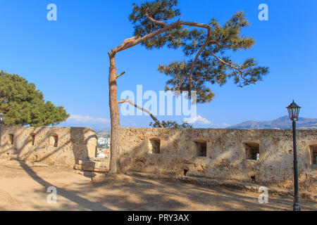 Die venezianische Festung von Franzensfeste auf dem Hügel in der Altstadt von Rethimnon, Kreta, Griechenland. Stockfoto