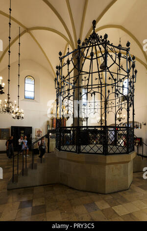 Krakau, Polen - 23. August 2018: Innere der Alten Synagoge im Stadtteil Kazimierz in Krakau, Polen. Stockfoto