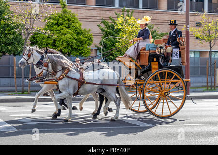 Sevilla, Spanien - 15 April, 2018: Pferdekutsche in Sevilla April Messe (Feria de Abril de Sevilla) Stockfoto