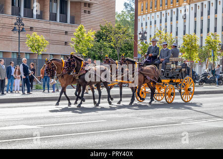 Sevilla, Spanien - 15 April, 2018: Pferdekutsche in Sevilla April Messe (Feria de Abril de Sevilla) Stockfoto