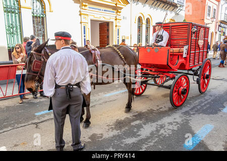 Sevilla, Spanien - 15 April, 2018: Kutsche von Bier Lieferung in Sevilla Abril Stockfoto
