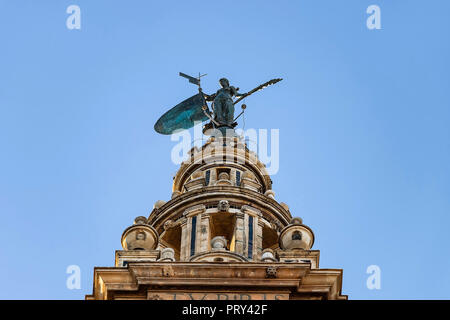 Statue von giraldillo in der Oberseite der Giralda Turm in der Kathedrale von Sevilla, Sevilla, Spanien Stockfoto