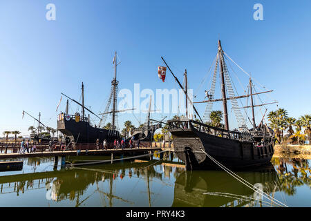 HUELVA, Spanien - 19 November 2017: Santa Maria, Nina und Pinta karavellen von Christopher Columbus, im Hafen von Palos de la Frontera Dorf festgemacht, Huelva Stockfoto