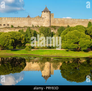 Festung Iwangorod an der Grenze zu Russland und Estland am Ufer des Flusses Narva Stockfoto