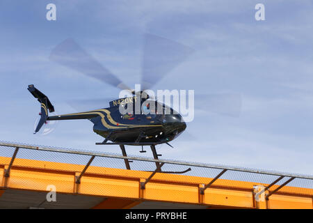 Niagara, USA: 20. Mai 2018: Touristen, mit dem Hubschrauber bei Niagara, USA. Stockfoto