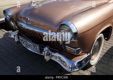 Russland, Rostow-am-Don, 07. Oktober 2017: vorderer Teil der hellbraune Farbe Auto GAZ-21 Volga Stockfoto