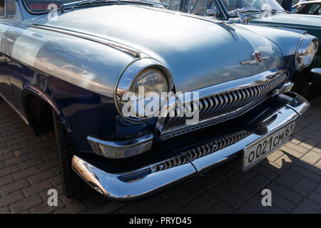 Russland, Rostow-am-Don, 07 Oktober 2017: der vordere Teil der Mitte blau Auto GAZ-21 Volga Stockfoto