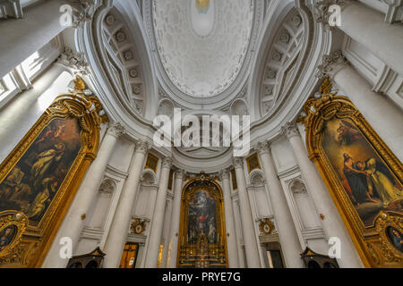 Rom, Italien, 24. März 2018: Die Decke der Kirche San Carlo alle Quattro Fontane von Francesco Borromini in Rom, Italien. Stockfoto