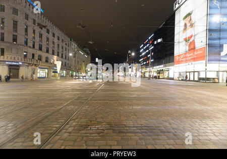 HELSINKI, Finnland - 14. Dezember 2016: Winter abend Ansicht mit Weihnachten Beleuchtung und im Marktgebiet in Helsinki. Stockfoto